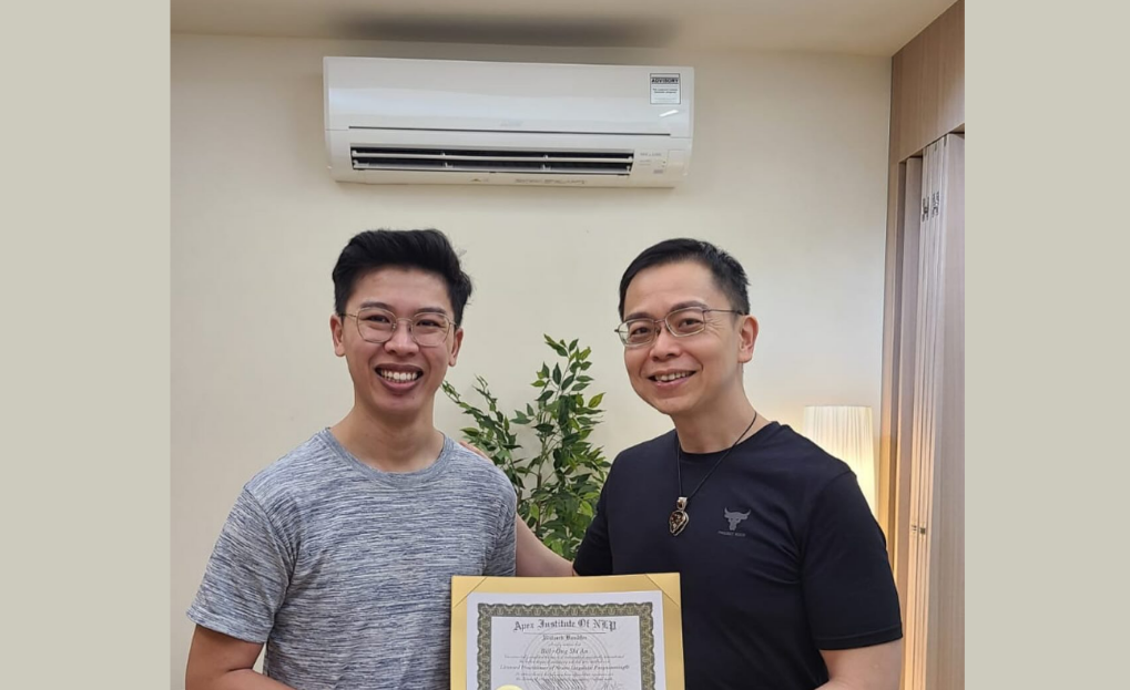 Billy Ong receiving his Licensed Practitioner of Neuro-Linguistic Programming certificate with Stuart Tan
